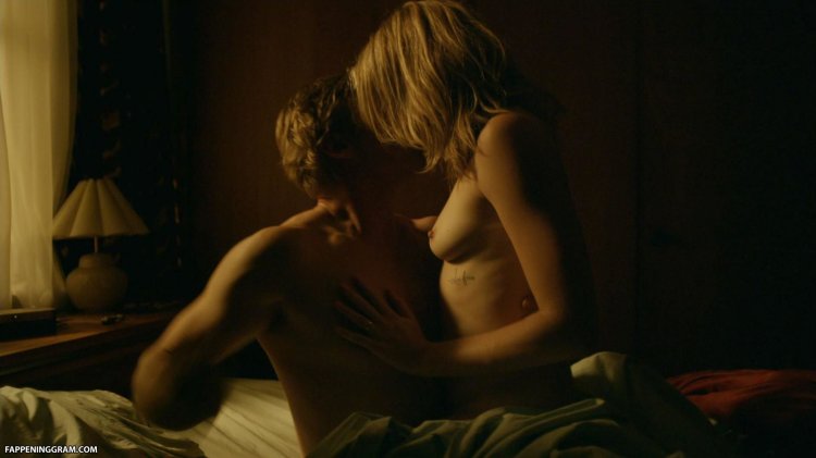 Адриа Архона в Нижнем белье