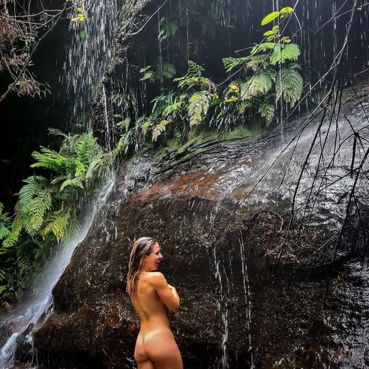 Ночные купания нагишом