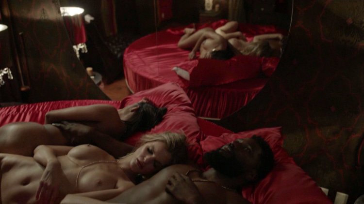 Ариэль Кэролайн Кеббел голая