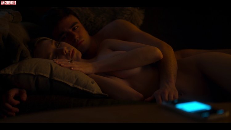 Эстер Экспозито элита постельные сцены