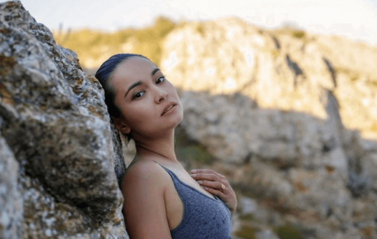 Бибигуль Суюншалина с короткими волосами