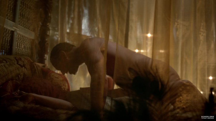 Лара Пулвер постельные сцены