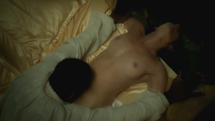 Голая Лара Пулвер (Lara Pulver)