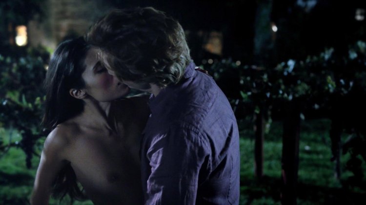 Голая актриса Габриэлла Холл