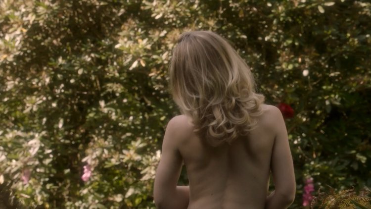 Эмма Ригби голая грудь