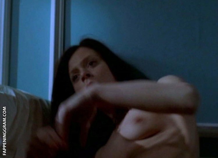 Эмилия Фокс голая фото