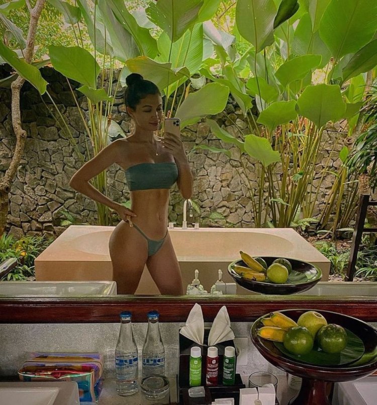 Мира Твич сестра