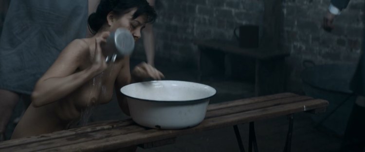 Фото голой Амандлы Стенберг