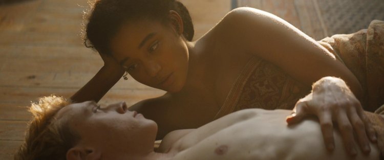 Амандла Стенберг голая