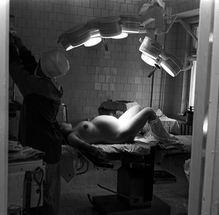 Голая беременная в ванне