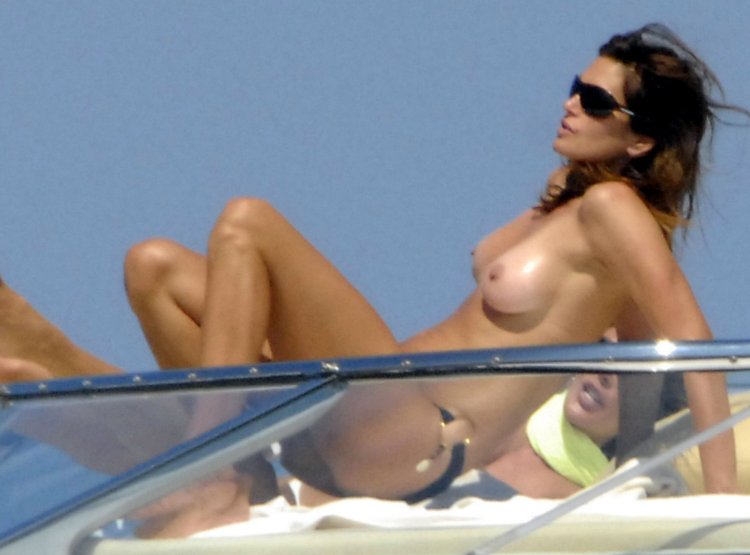 Casey Costelloe топлес плейбой