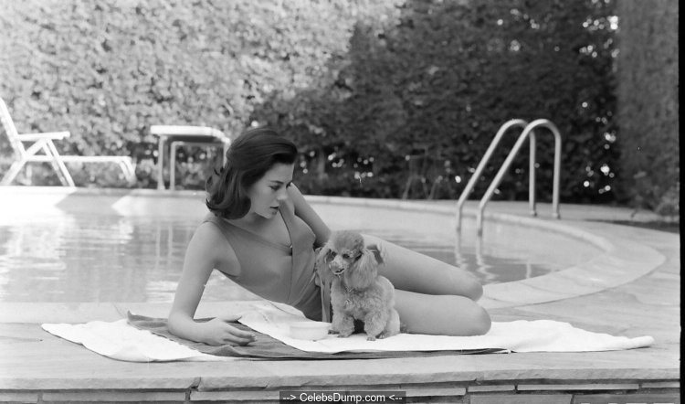 Натали Вуд в купальнике