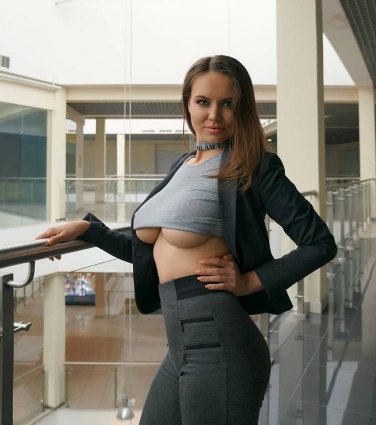 Ксения Дерябина топлесс