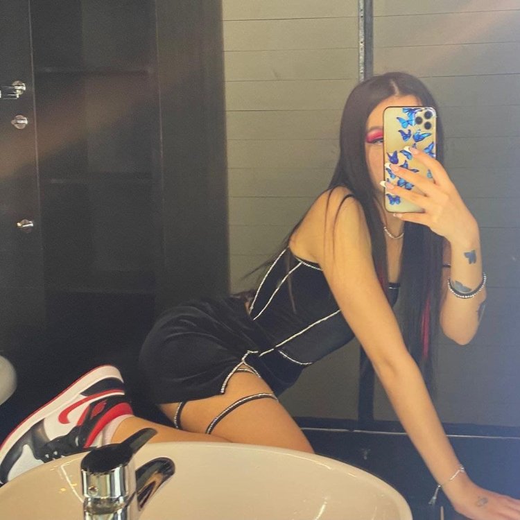 Голая Амина тентарлибае