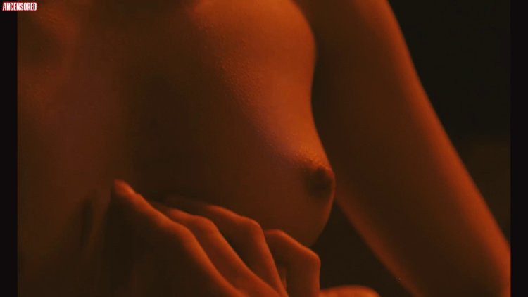 Катерина шпица голая в фильме Крымский мост