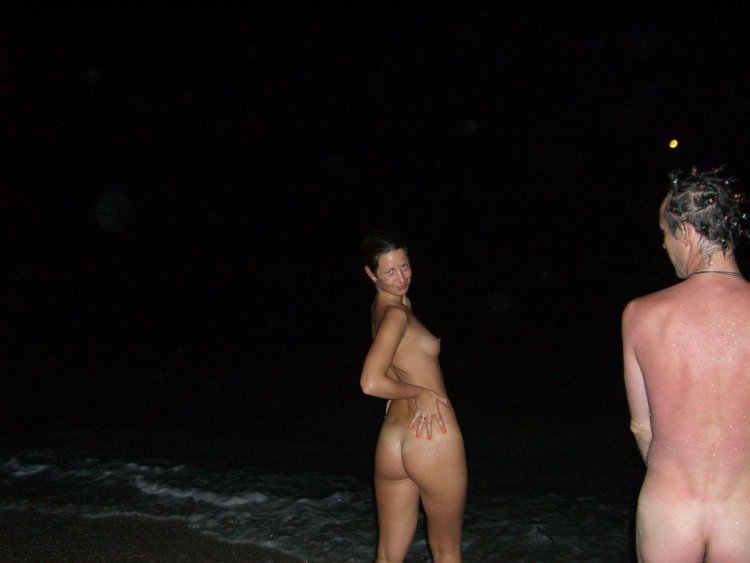 Ночные купания голышом