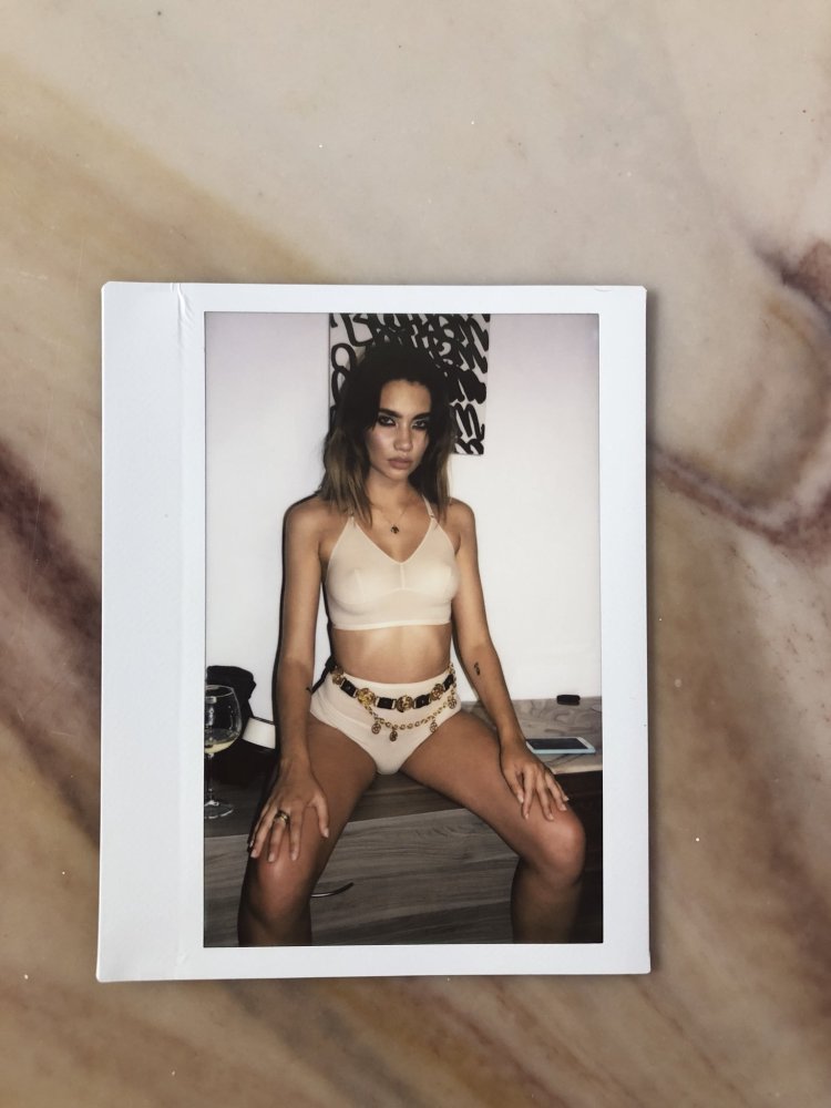 Карина Истомина топлесс