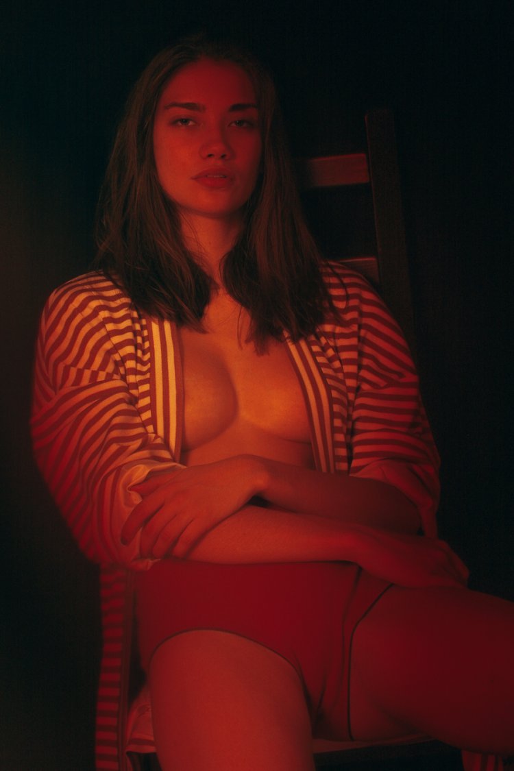 Карина Истомина топлесс