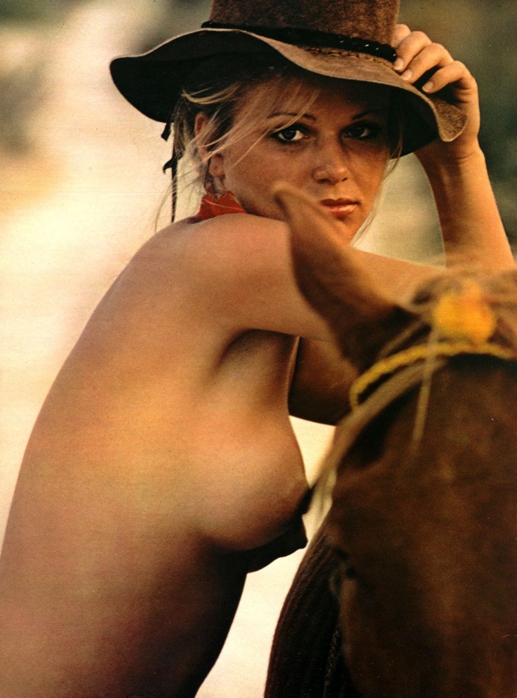 Милен Демонжо топлесс