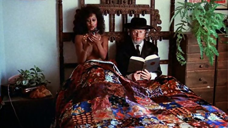 Анжелика Хьюстон голая