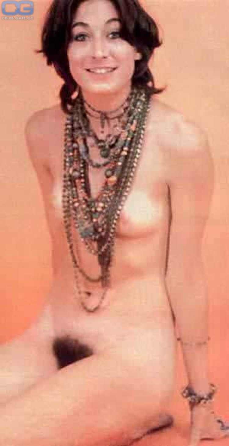 Анжелика Хьюстон голая