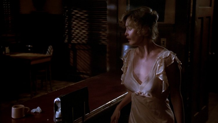 Анжелика Хьюстон фигура