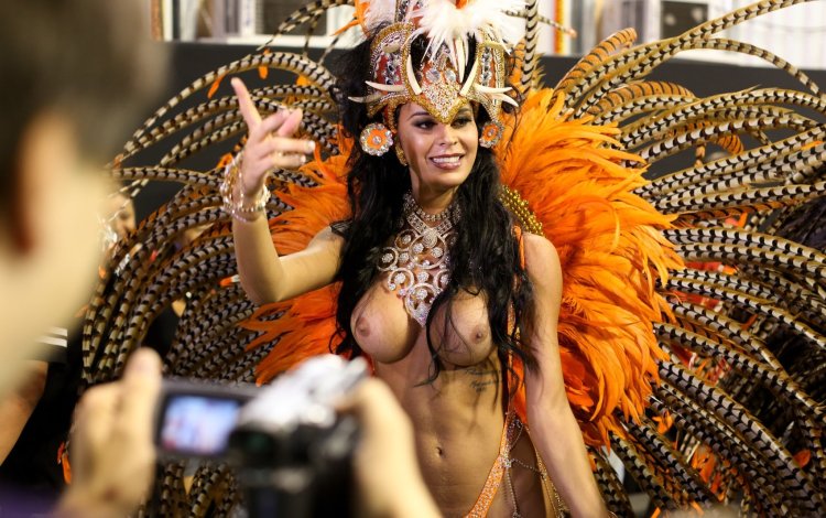 фото бразильский карнавал девушки голые