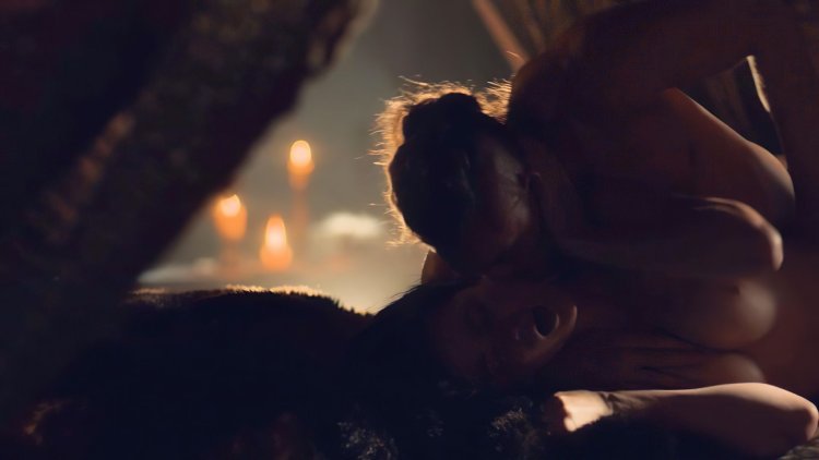 Милли Брейди последнее королевство постельная сцена