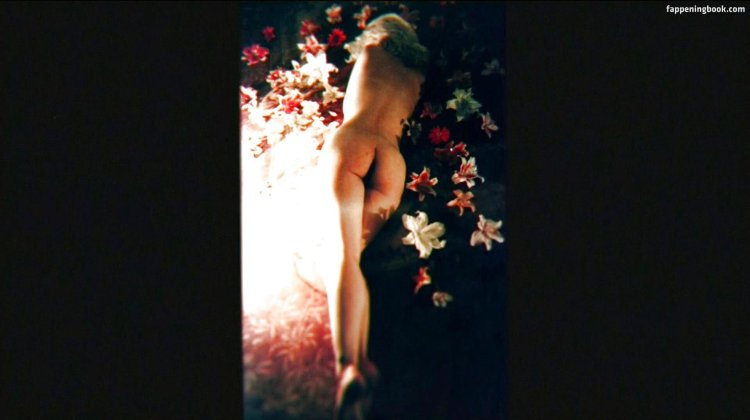 Кортни лав выложила порнофотографии в интернет