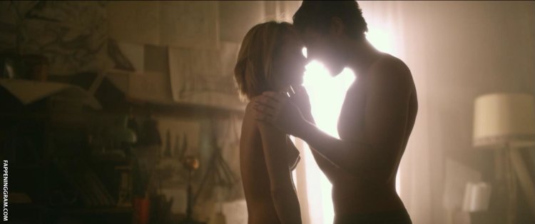 Ксения Соло фото топлесс