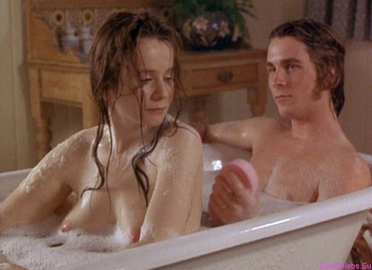 Эмили Уотсон топлесс