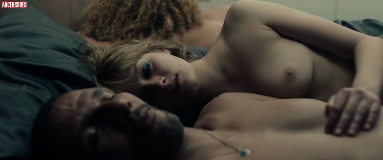 Хейли Лу Ричардсон ню