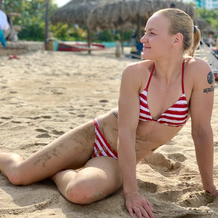 Валентина шевченко в купальнике