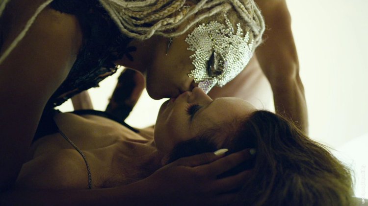 Эсси Дэвис постельная сцена