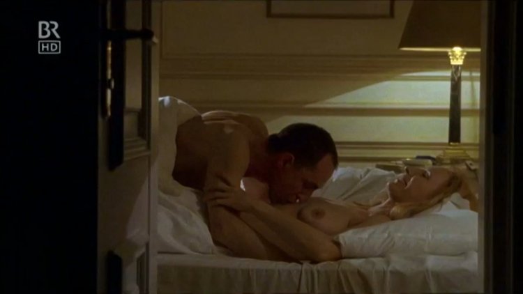 Актриса Андреа Завацки ню