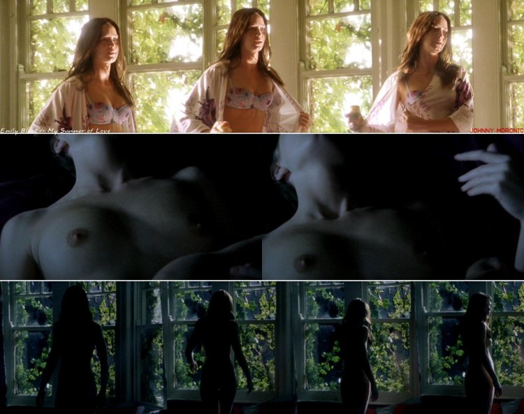 Эмили Блант топлесс