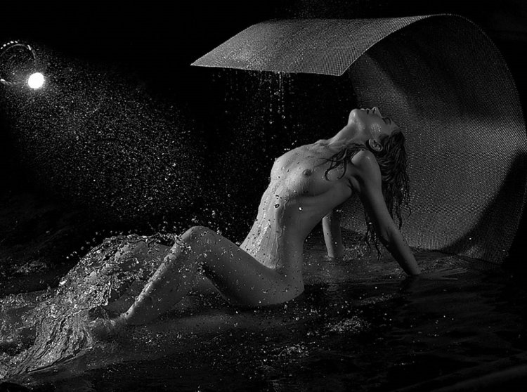 Яркие снимки в жанре «ню»