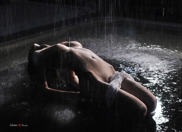 Эротическая фотосессия в воде