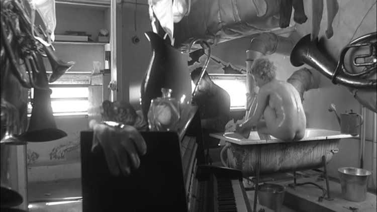 Фильмы с голой Ренатой Литвиновой