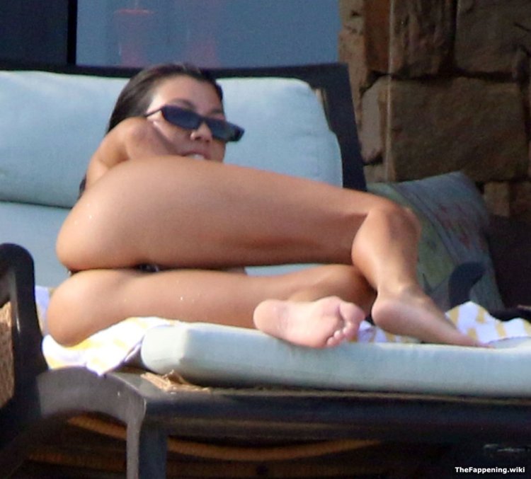 Kourtney kardashian nude