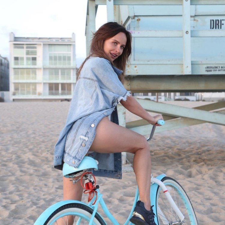 Саша Зверева демо ню