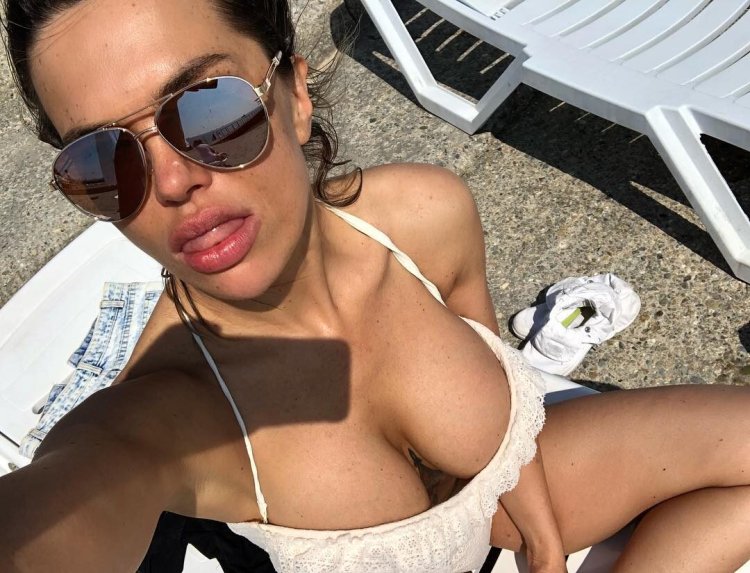 Карина Зверева горячие ню