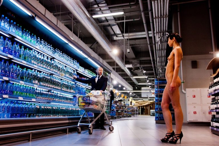 Голые девки в примерочной