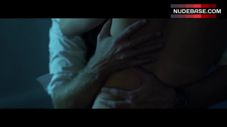 Люси Гриффитс голая в фильме