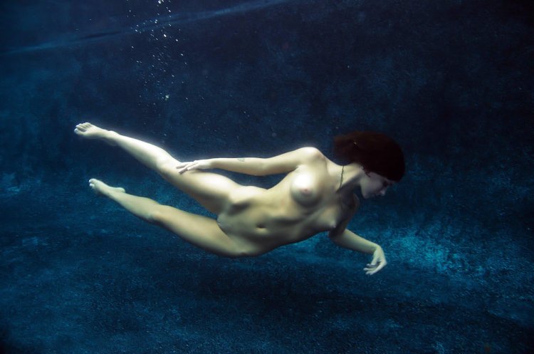 Подводные съёмки девушек