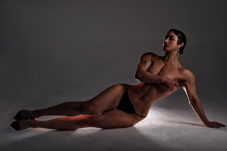 Художественные фото голых бодибилдерш