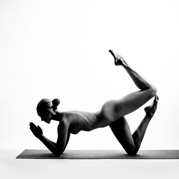 Спортивные женщины ню арт