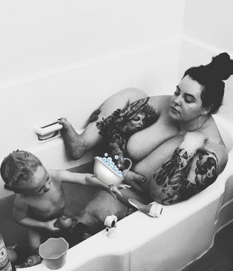 Тесс холидей