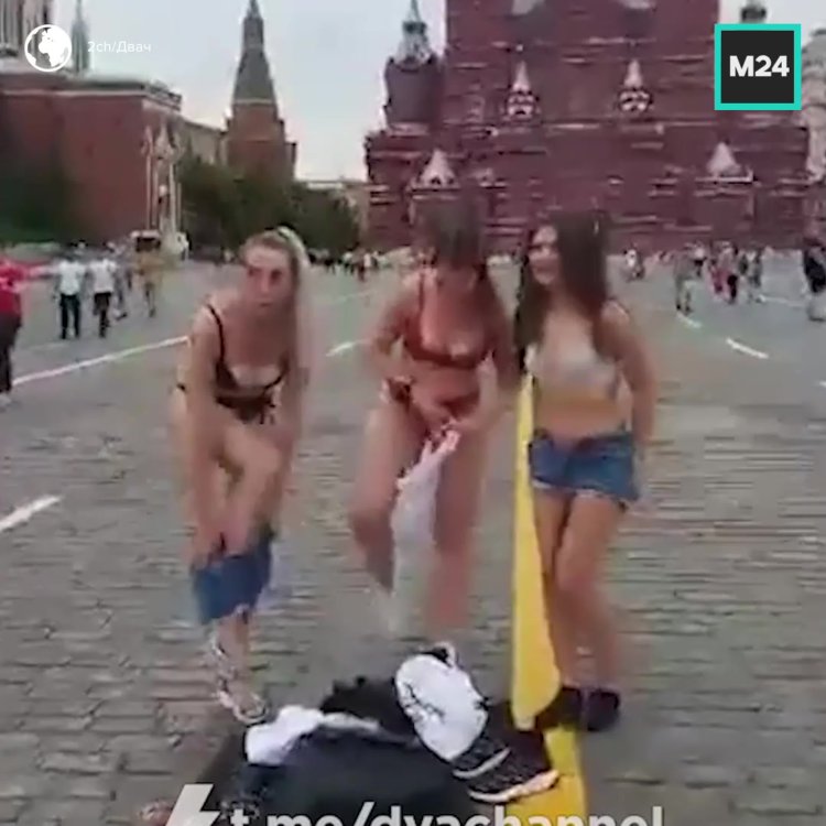 Сиськи на красной площади