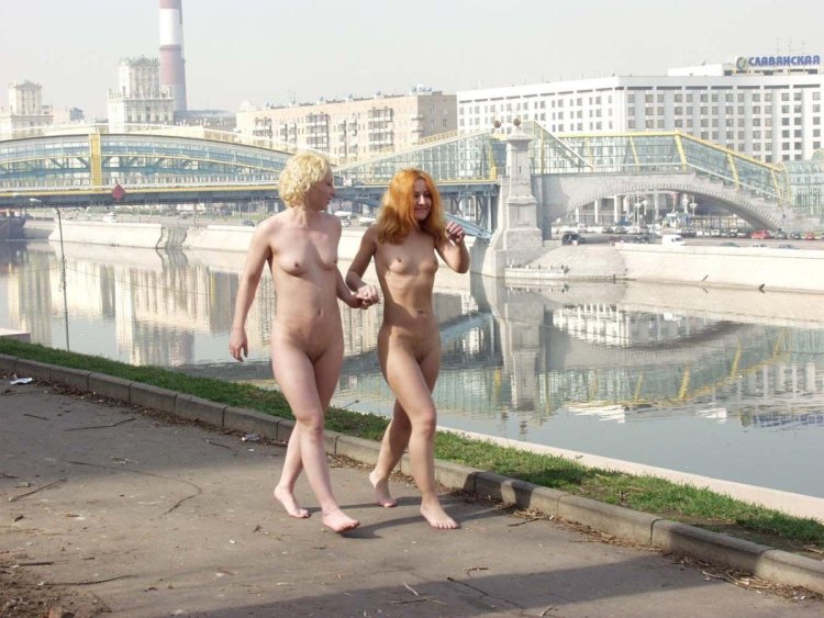 Голые женщины в центре Москвы